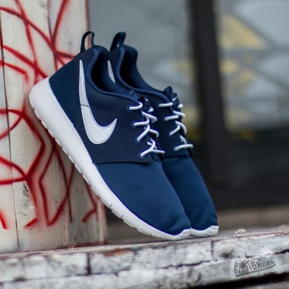 nike roshe run navy blue